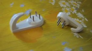 Как повесить картину без мужа и дрели