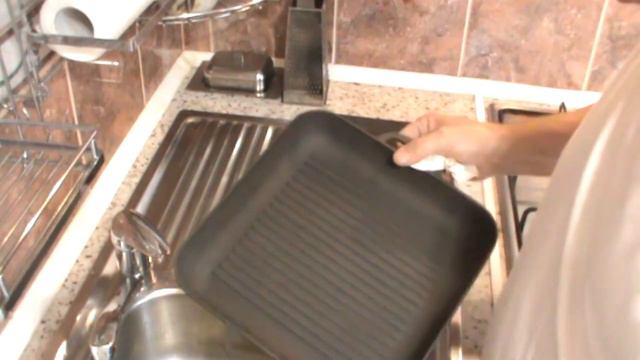 ОБЖИГ чугунной СКОВОРОДЫ - ГРИЛЬ на газовой плите ! Антипригарное ПОКРЫТИЕ ! Полный обзор ! смотреть онлайн