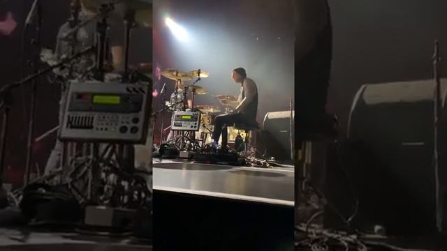 The Chainsmokers - P.S. I Hope You’re Happy (feat. blink-182) live at The Forum (26 November 2019) смотреть онлайн