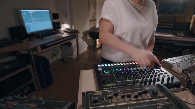 Roland TR-8S Berlin Sessions: Steffi смотреть онлайн