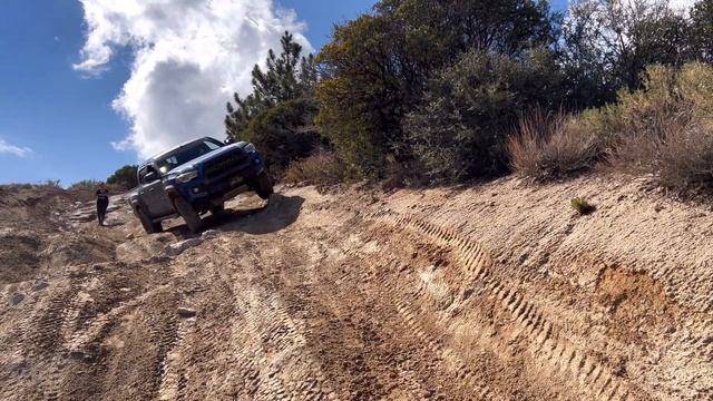 Lexus GX470 | Toyota Tacoma | Tundra | Overland Vehicle | Lake Arrowhead | Willow Creek Jeep Trail смотреть онлайн
