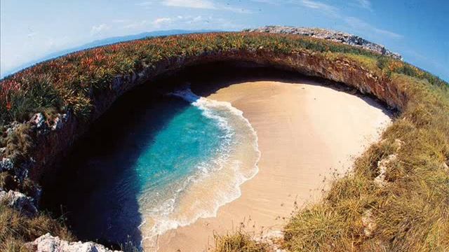 Mexico's Hidden Beach at Marieta Islands смотреть онлайн