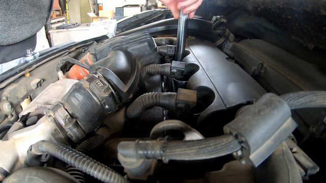 Replacing Coils and Spark Plugs - Peugeot 208 - codes P1337, P1340 смотреть онлайн