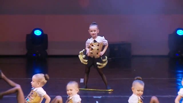 Маленькие Мерлин Монро. Девочкам 3-4 года Best Star., группа Dance Show Kids смотреть онлайн
