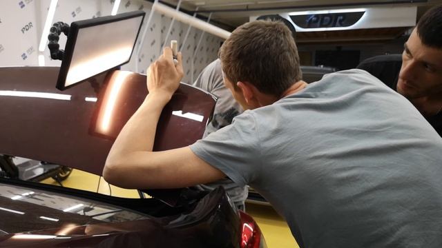 Ремонт вмятины без покраски на крышке багажника Nissan Teana. смотреть онлайн