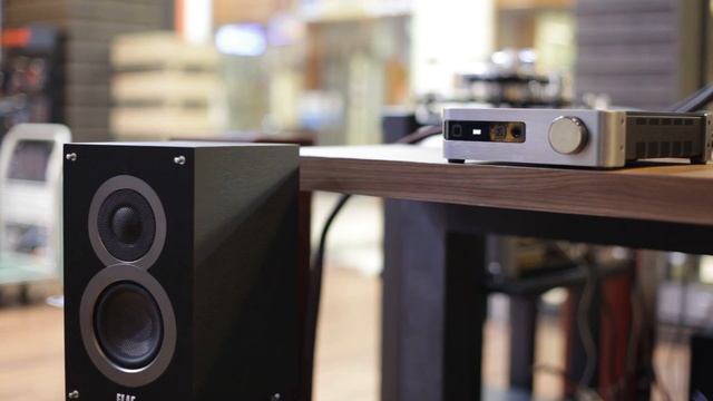 ELAC Element EA-101EQ-G  +  ELAC DEBUT B4