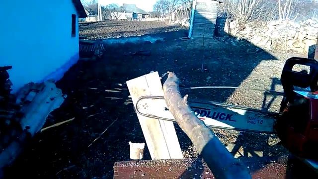 Прикольное приспособление для распила дров... смотреть онлайн