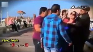 Женщина рожает детей