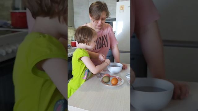 Праздник Пасха. Красим и украшаем яйца смотреть онлайн