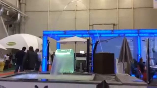 Премьера прозрачного водопада с LED подсветкой смотреть онлайн