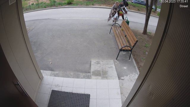 Все правильно сделали, можно было еще в подъезд швырнуть свой мусор смотреть онлайн