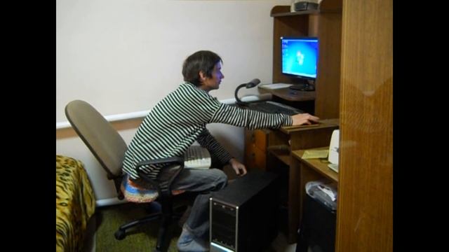 ДЕРЕВНЯ. Приехали гости. Ремонт компьютера. Дела домашние смотреть онлайн