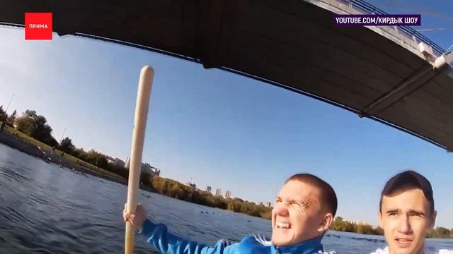Видеоблогеры проплыли на матрасе под Вантовым мостом смотреть онлайн