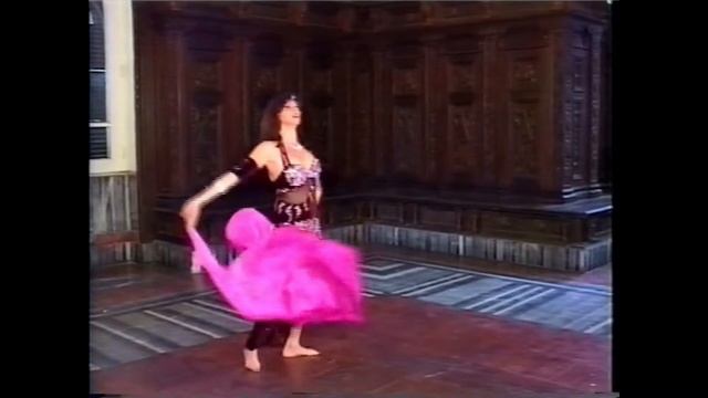 Bailarina Nilza Leão dança Música classica @Escola de Artes Visuais do Parque Lage 2003 смотреть онлайн