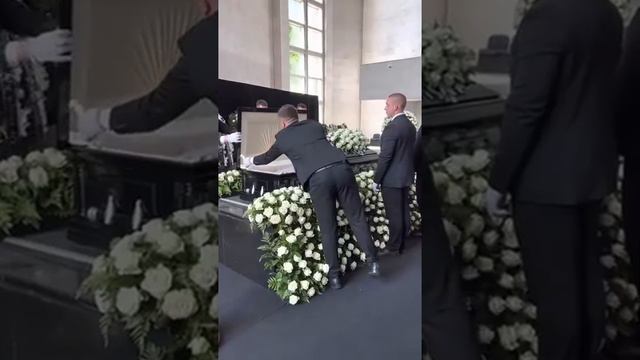 юрачка мы тебя любим завтра похоронят Юрочку 😭😭😭😭😭😭😭 смотреть онлайн