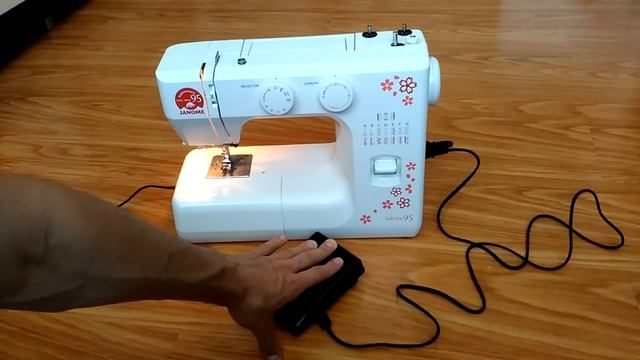 Швейная машинка "Janome Sakura 95" в работе смотреть онлайн