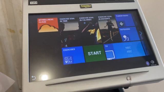Technogym Synchro 700e Elliptical W/Visioweb