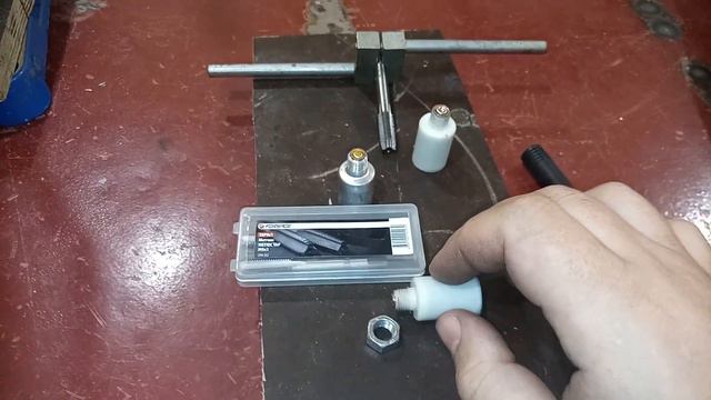 Резьба для сигнала охотника. Метчик 9 шаг 1 купленный в  интернет маркете.