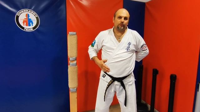 Шаг одиннадцатый. Постановка удара  ребром ладони в сторону 