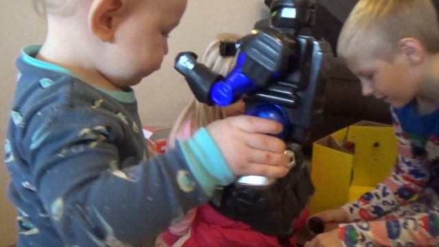 Битва роботов. Роботы боксеры. Распаковка Boxing Robot. Robot fights. Battle robots. смотреть онлайн