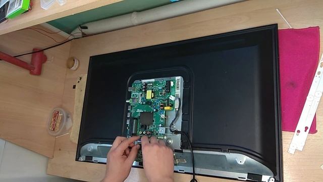 Телевизор Xiaomi Mi TV 4A 32 T2 (L32M5-5ARU). Через год в ремонт. Пропало изображение, устраняю.