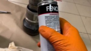 Как снова разобрать и собрать пневмобаллон на Мерседес W221) - Смазка пневмостойки силиконом