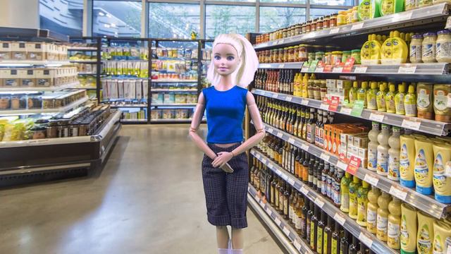Barbie shopping | Barbie camper with friends | Barbie market смотреть онлайн