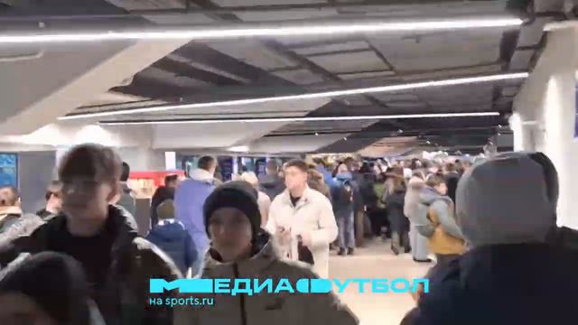 Очередь за автографом Некита 2Drots на «ВТБ Арене» примерно 100 метров смотреть онлайн