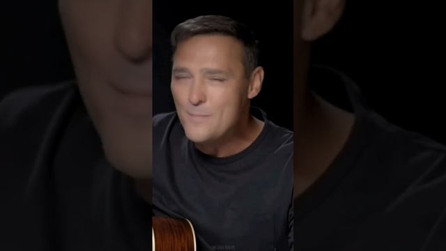 Юрий Шатунов играет на гитаре. смотреть онлайн