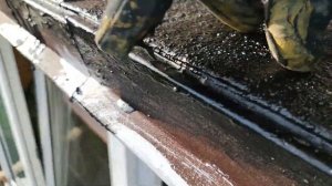 Протекал потолок балкона.