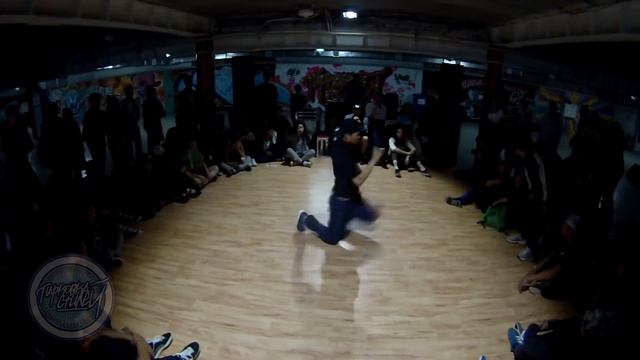 Парковка Стилей 5 | 1x1 | 1/8 | bboy Black Day VS bboy Ильяс смотреть онлайн