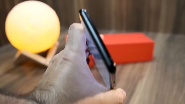 OnePlus 8 Unboxing - is it worth the price? смотреть онлайн