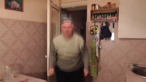 Геннадий Горин танцует под саксофон Шрека
