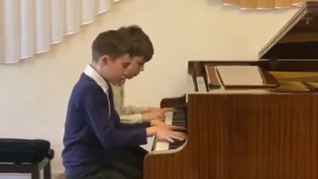 В. Гаврилин "Марш". Исп. : Кундий Михаил и Лапшин Сергей. ДШИ 8, г. Ярославль смотреть онлайн