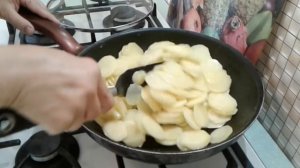 Молодой картофель жареный в молоке по-деревенски
