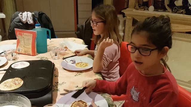 Crêpes party смотреть онлайн