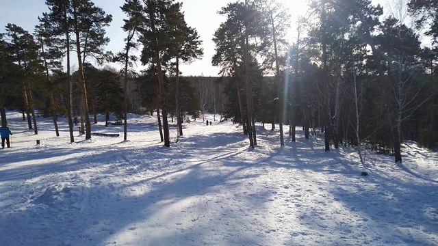 Парк Гагарина. Холмы Монахи и спуск на лыжах смотреть онлайн