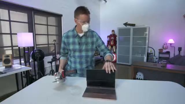 What's inside a Rose Gold MacBook? смотреть онлайн