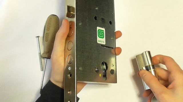 Гардиан 3215: замок под личинку, ручку и задвижку смотреть онлайн