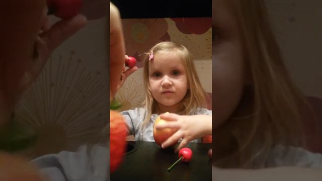 Открываем куклу и фрукты!!!!!!!!:);) смотреть онлайн