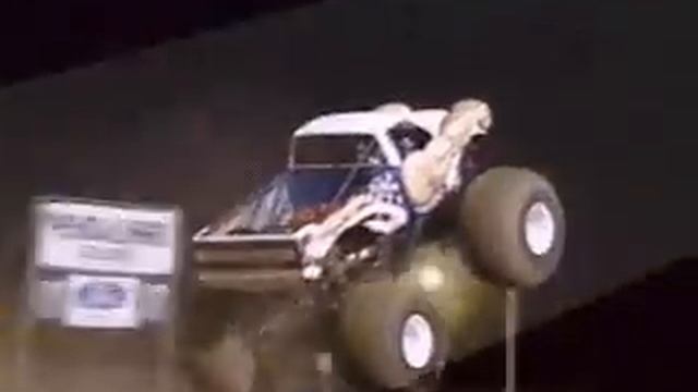 Monster Truck Madness Intro смотреть онлайн