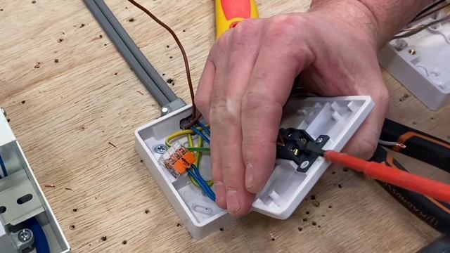 Lighting Circuit 2 Plate Method How to Wire and Connect up 2 Way Switches (Connections Explained) смотреть онлайн