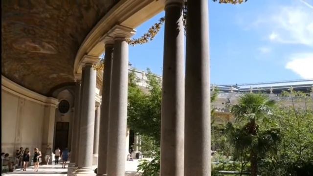 Малый Дворец в Париже смотреть онлайн