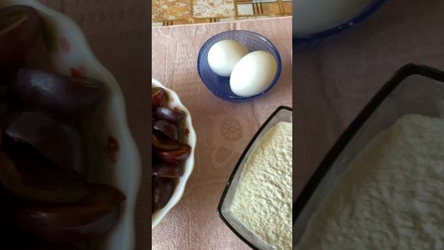 Шарлотка или сливовый пирог. смотреть онлайн