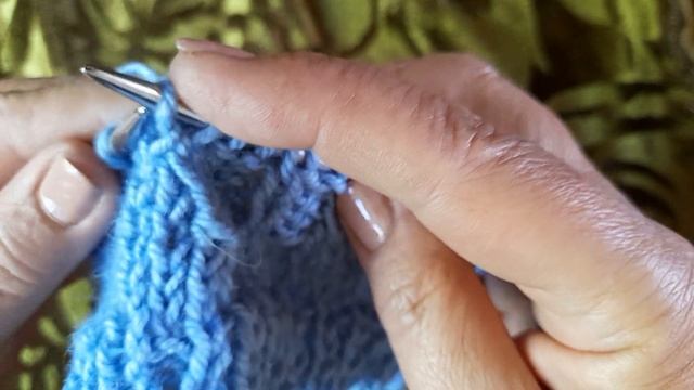 Урок 60. Красивая V-образная горловина спицами.