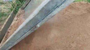 Сеем песок для штукатурки. Подготовка песка для штукатурки фасада арболитового дома.