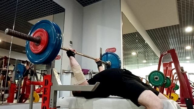 Жим лёжа средним хватом 110 на 2 смотреть онлайн