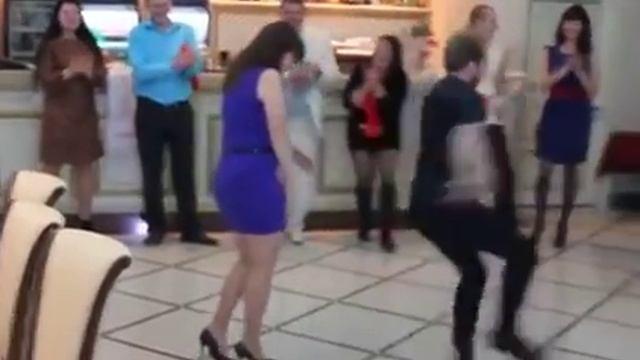 Безумный танец на свадьбе смотреть онлайн