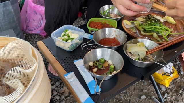 Sub [우중캠핑] 똑같아 일 년 전에도 비가 내리고 타프를 헤맸지 그리고 난 술에 취했고 기분이 닐리리만보였어ㅣ더블캠핑ㅣ음식센스미쳤음ㅣ먹방 술방 야 너두 할 수 있어ㅣ캠핑음식추