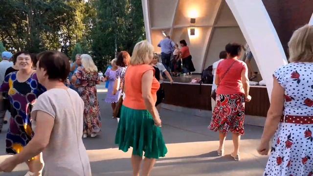 НА БЕРЕГУ ЧУ! ТАНЦЫ В ПАРКЕ ГОРЬКОГО ХАРЬКОВ СЧАСТЛИВЫЕ ДНИ смотреть онлайн